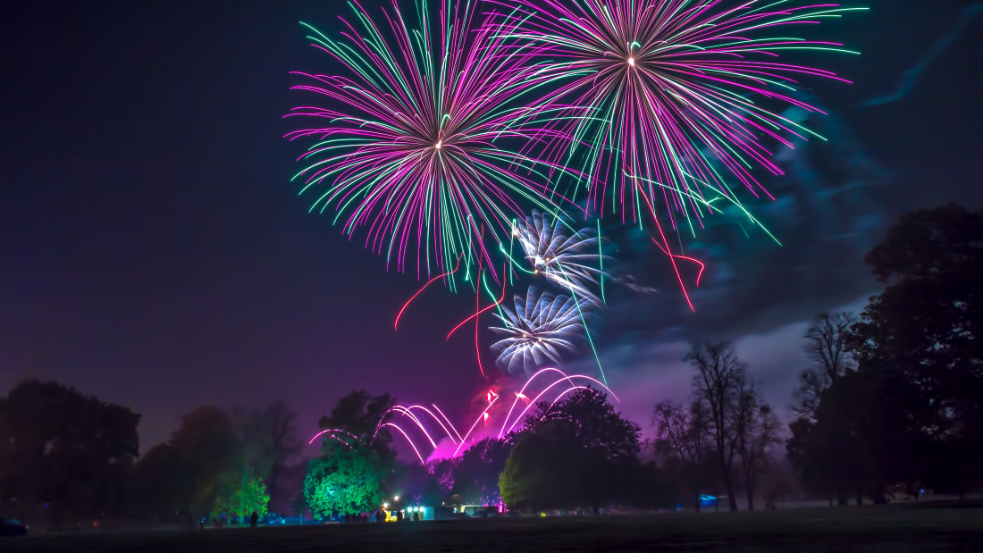 Large purple and green fireworks for Ipswich Scoits at Christchurch Park