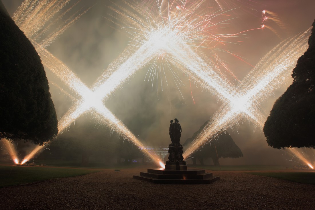 Fluffy silver fireworks creating a lattice effect at Hampton Court